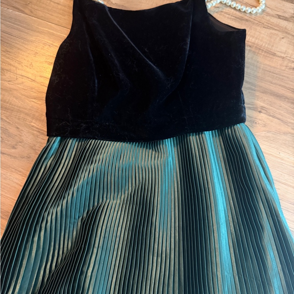 Elegant Black and Teal Pleated Prom Dress